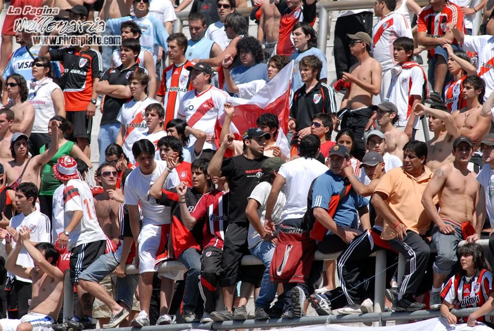 Gimnasia LP vs River Plate (AP 2007) 19