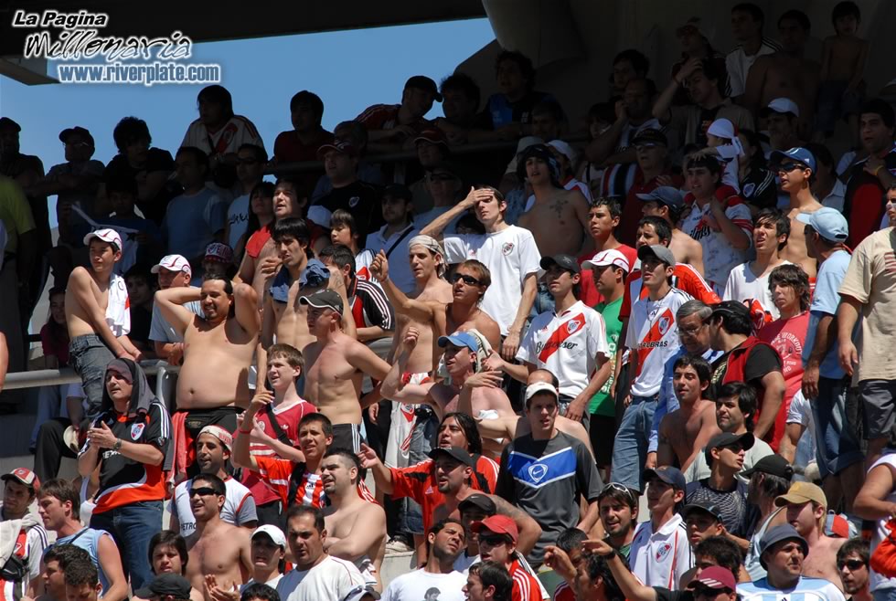 Gimnasia LP vs River Plate (AP 2007) 23