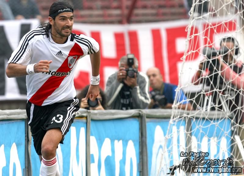 River Plate vs Argentinos Juniors (CL 2008) 5