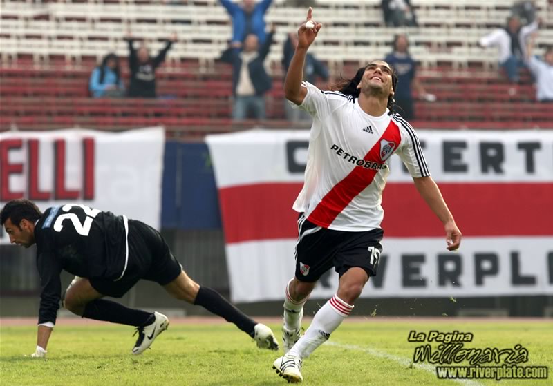 River Plate vs Argentinos Juniors (CL 2008) 3