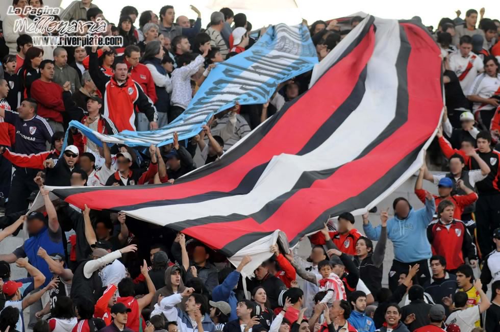 Gimnasia LP vs River Plate (AP 2008) 4