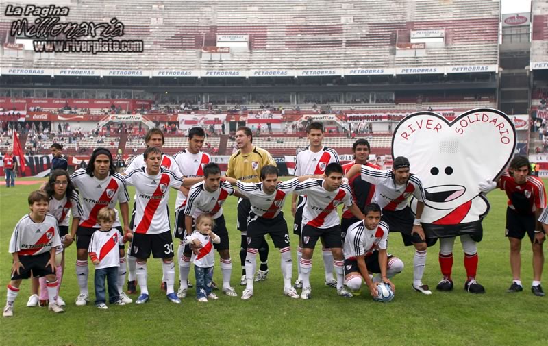 River Plate vs Argentinos Juniors (CL 2008) 6