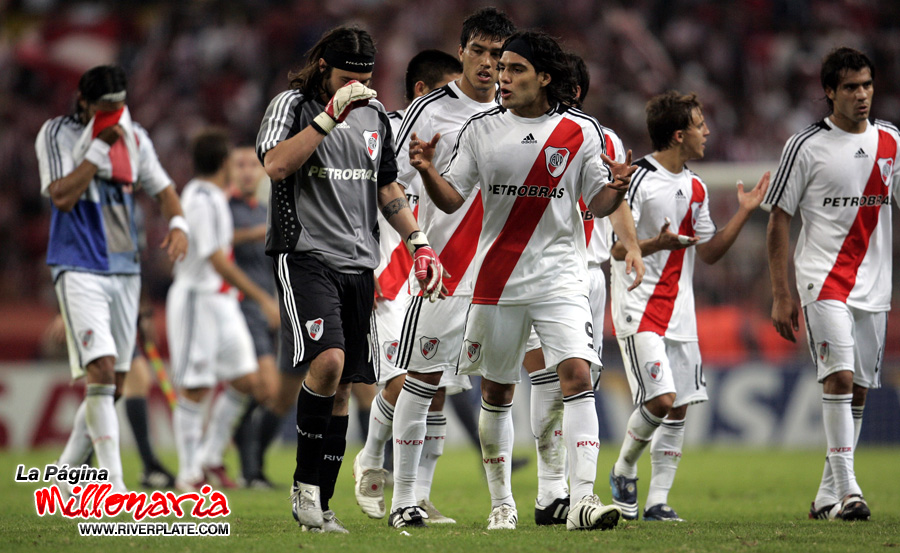 Chivas (MEX) vs River Plate (SUD 08) 12