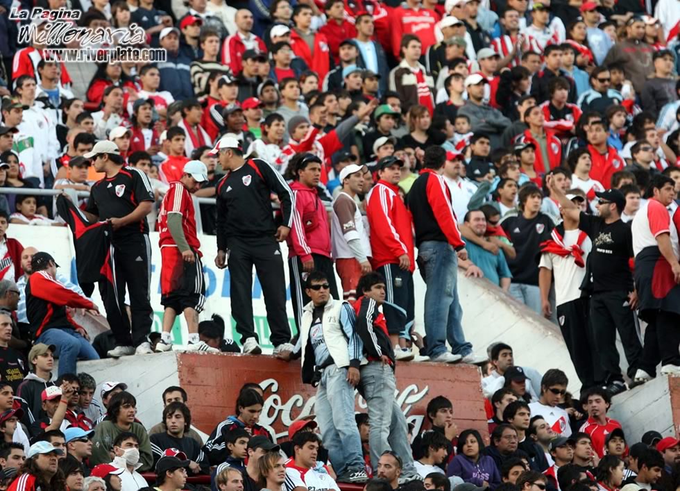River Plate vs Gimnasia LP (CL 2008) 7