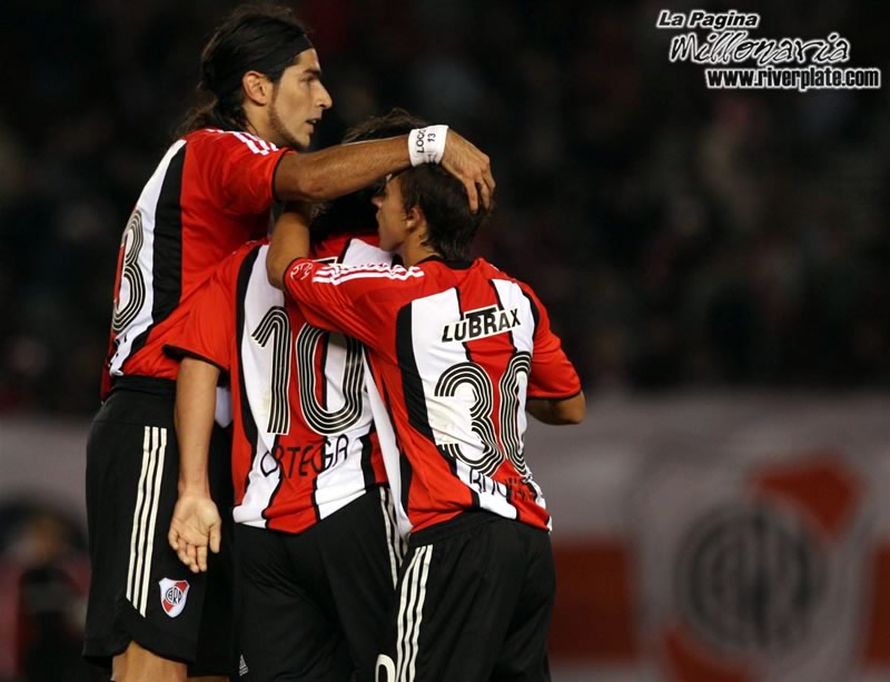 River Plate vs Gimnasia LP (CL 2008) 9