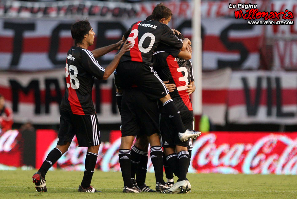 River Plate vs Banfield (CL 2009) 7