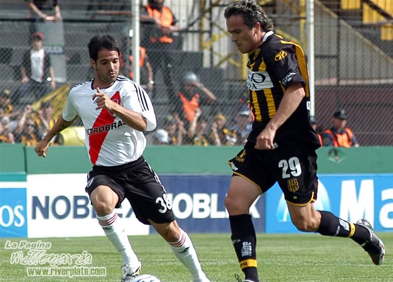 Olimpo vs River Plate (AP 2007) 3