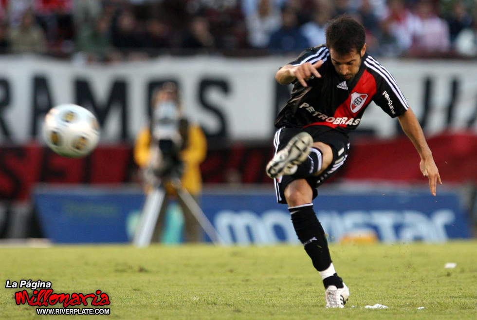 River Plate vs Banfield (CL 2009) 6