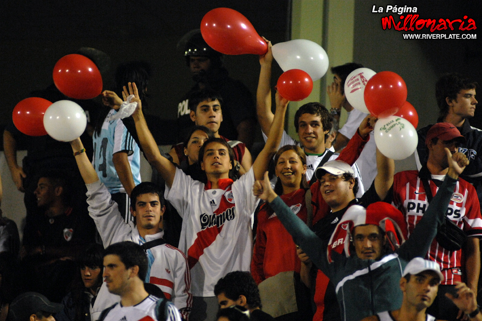 Nacional (URU) vs River Plate (LIB 2009) 2