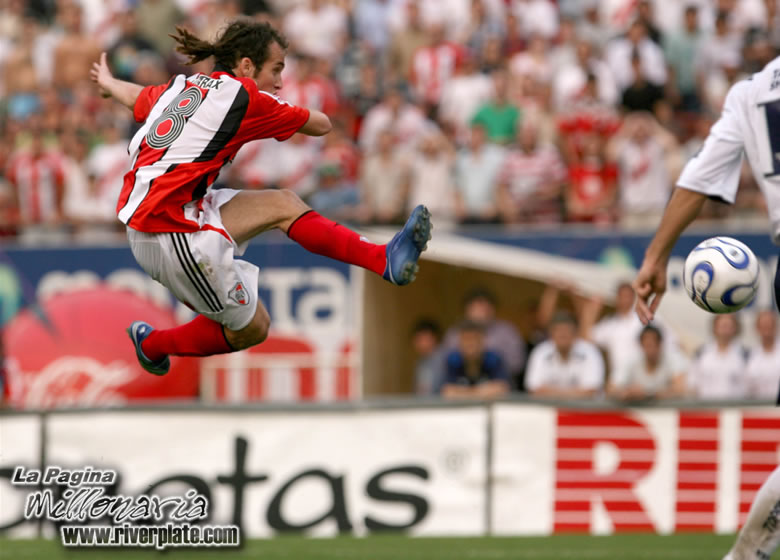 River Plate vs Velez Sarsfield (AP 2007) 4