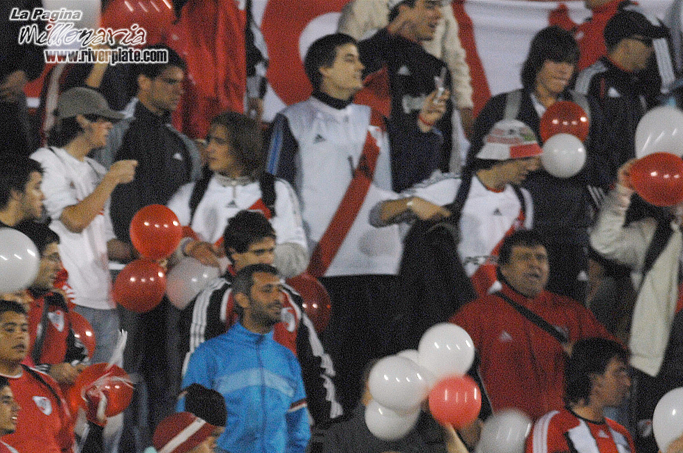 Defensor Sporting vs River Plate (SUD 2007) 7