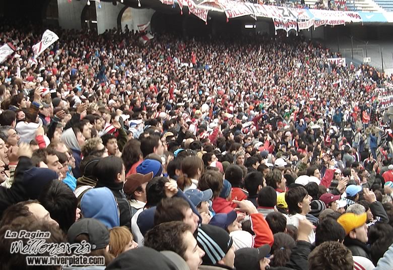 Racing Club vs River Plate (AP 2006) 4