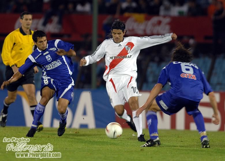 Defensor Sporting vs River Plate (SUD 2007) 4