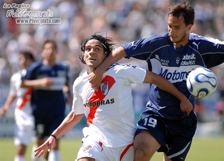 Gimnasia LP vs River Plate (AP 2007) 2