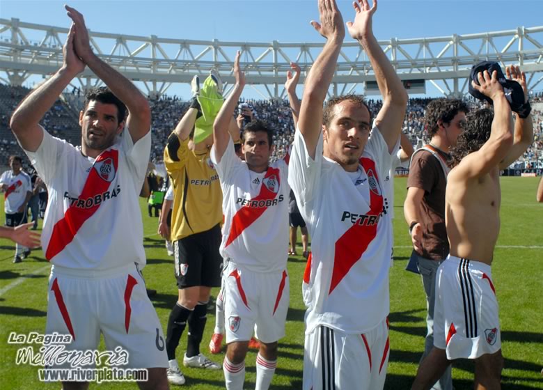 Gimnasia LP vs River Plate (AP 2007) 6