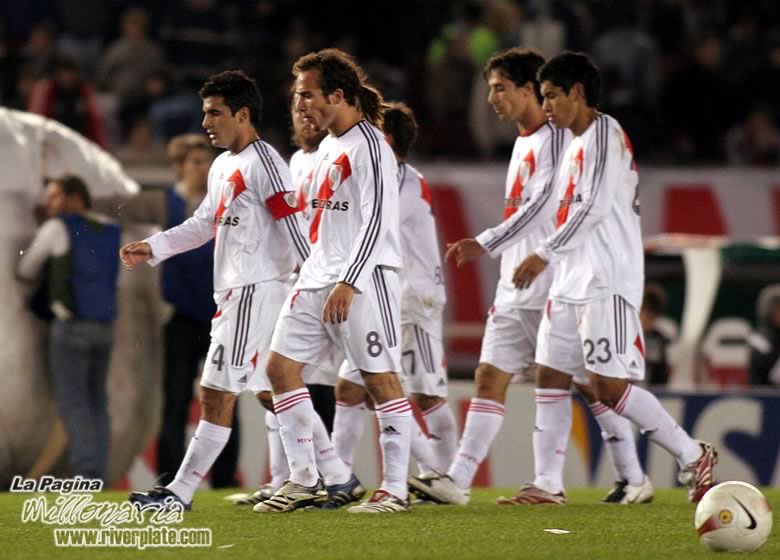 River Plate vs Arsenal (SUD 2007) 3