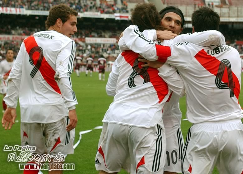 River Plate vs Lanus (AP 2007) 6