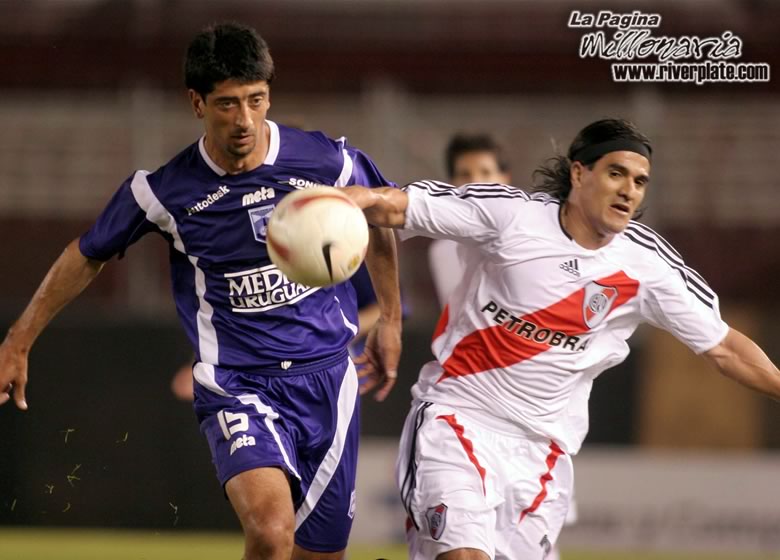 River Plate vs Defensor Sporting (SUD 2007) 4
