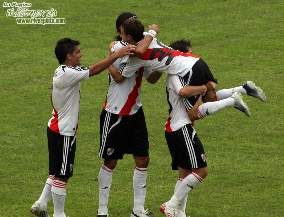 River Plate vs Argentinos Juniors (CL 2008) 14