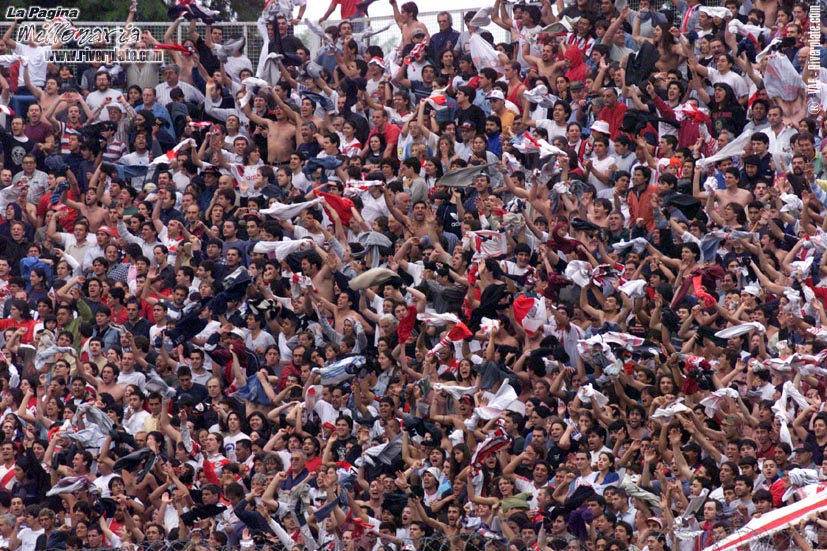 Gimnasia LP vs. River Plate (AP 2000) 4