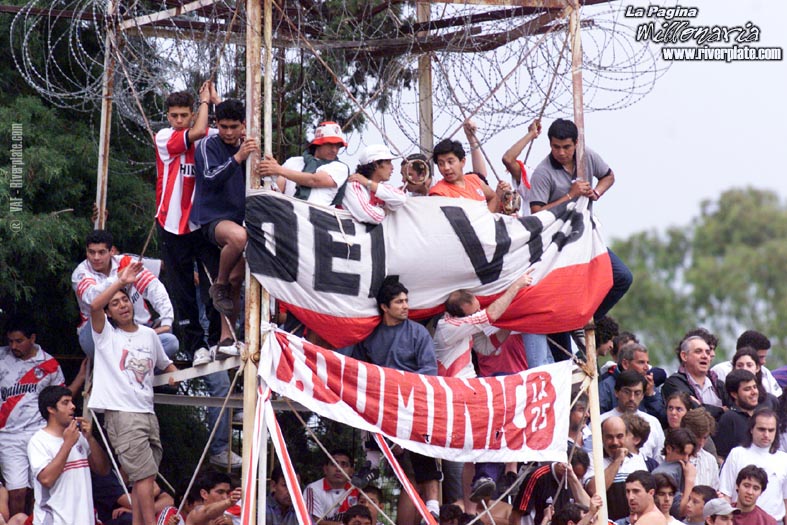 Gimnasia LP vs. River Plate (AP 2000) 6