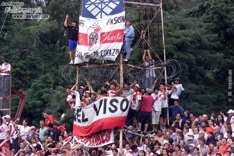 Gimnasia LP vs. River Plate (AP 2000) 8
