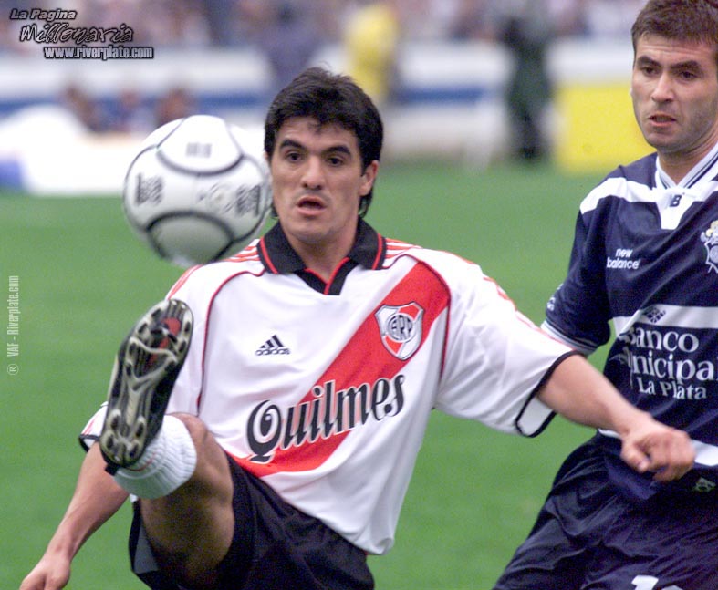 Gimnasia LP vs. River Plate (AP 2000) 3
