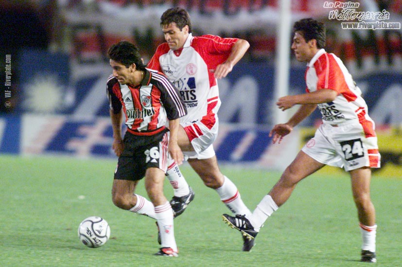 River Plate vs. Huracan (AP 2000) 2