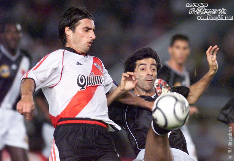 River Plate vs. Vasco da Gama (CM 2000) 5