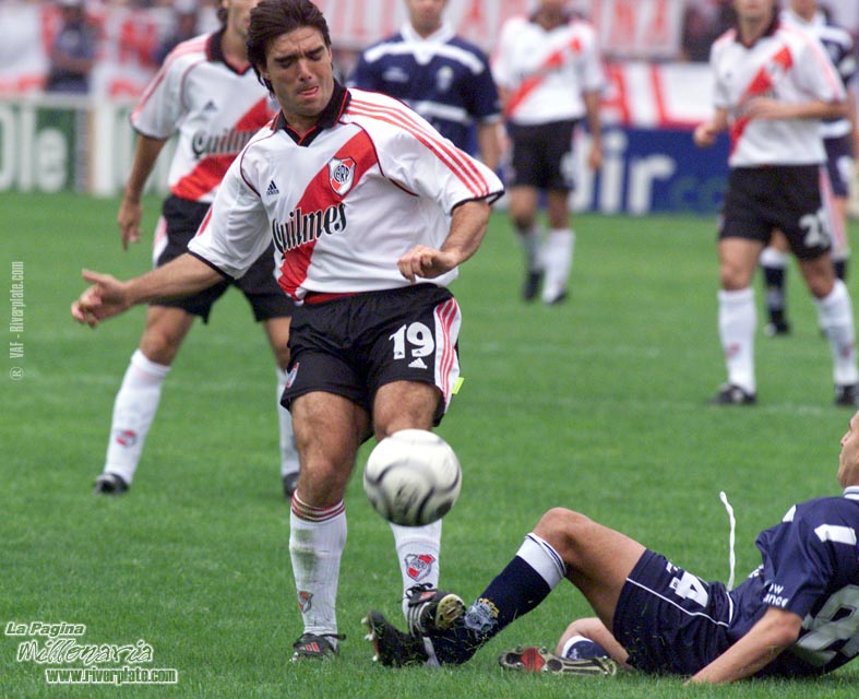 Gimnasia LP vs. River Plate (AP 2000) 5