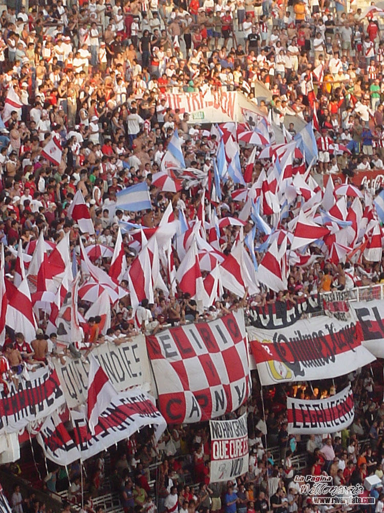River Plate vs Banfield (CL 2005) 4