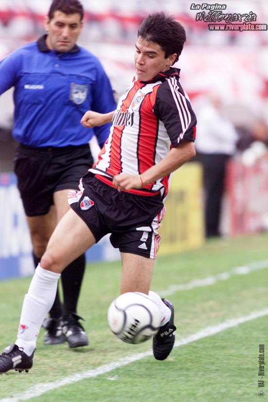 River Plate vs. Huracan (AP 2000) 4