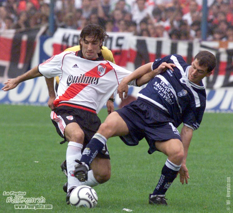 Gimnasia LP vs. River Plate (AP 2000) 9