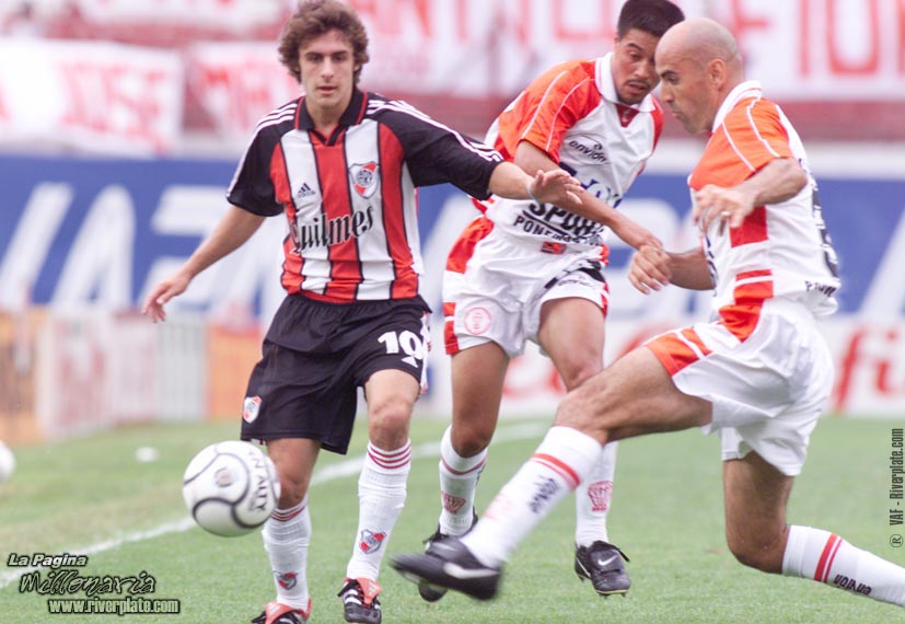River Plate vs. Huracan (AP 2000) 8