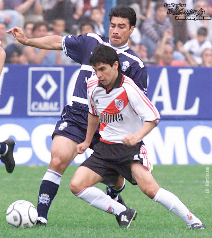 Gimnasia LP vs. River Plate (AP 2000) 11