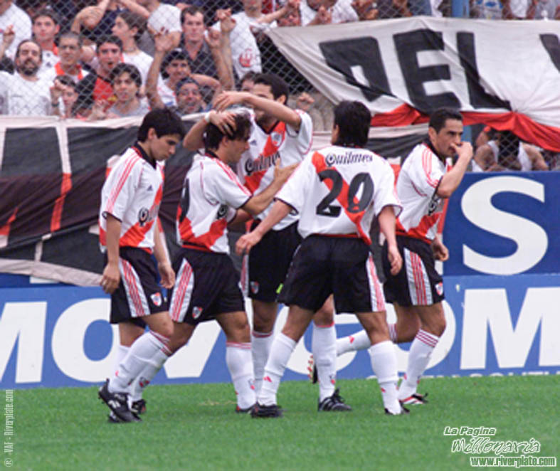Gimnasia LP vs. River Plate (AP 2000) 12