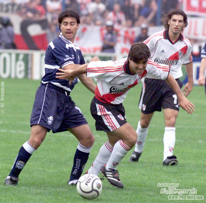 Gimnasia LP vs. River Plate (AP 2000) 13