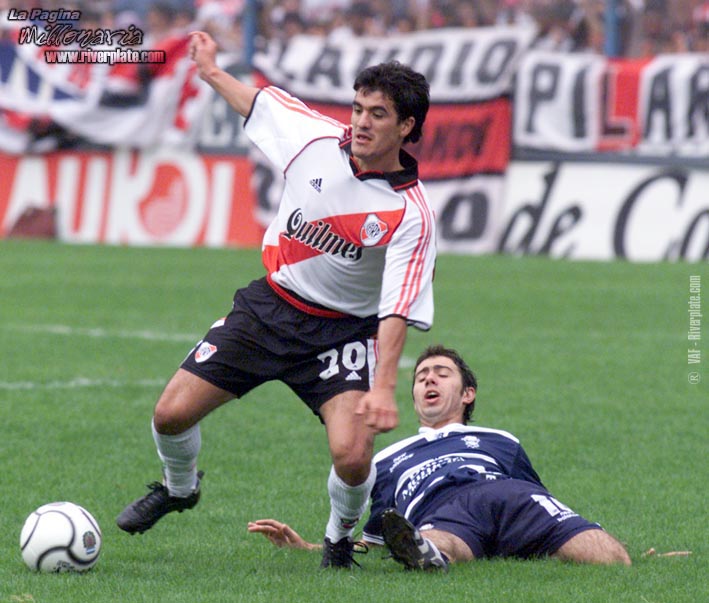 Gimnasia LP vs. River Plate (AP 2000) 14