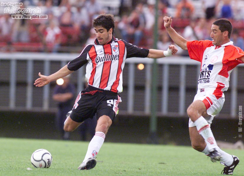 River Plate vs. Huracan (AP 2000) 13