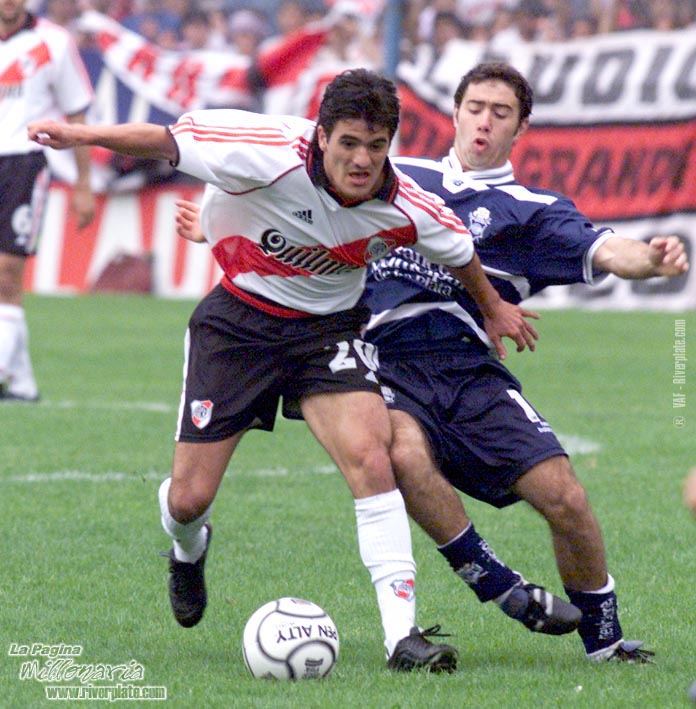 Gimnasia LP vs. River Plate (AP 2000) 15