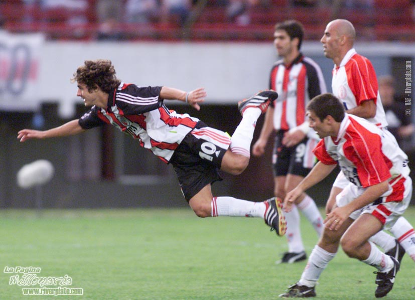 River Plate vs. Huracan (AP 2000) 15
