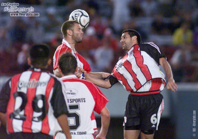 River Plate vs. Huracan (AP 2000) 16