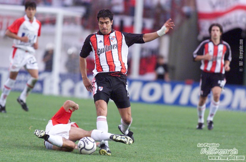 River Plate vs. Huracan (AP 2000) 18