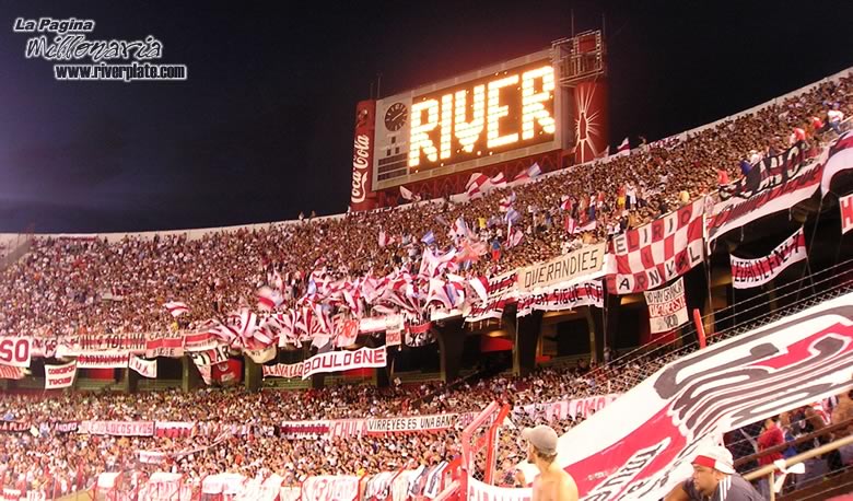 River Plate vs Banfield (CL 2005) 15