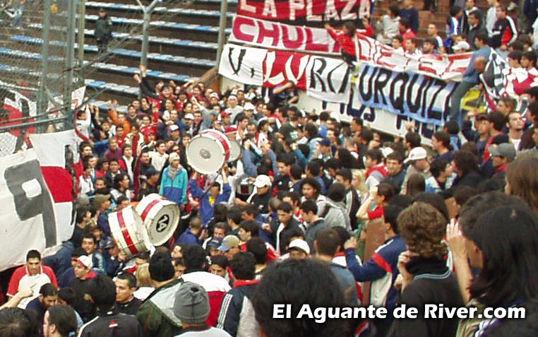 Chacarita Jrs vs River Plate (AP 2002) 5