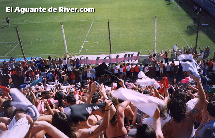 Lanus vs. River Plate (AP 2000) 11