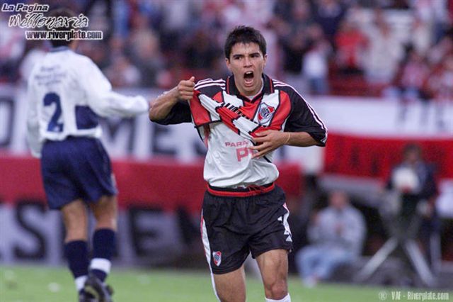 River Plate vs. Gimnasia LP (2001) 3