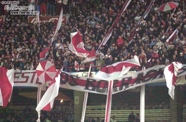 River Plate vs. Emelec (LIB 2001) 3