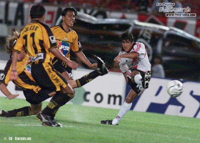 River Plate vs. The Strongest (LIB 2001) 4