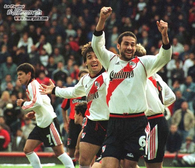 Newell's vs. River Plate (CL 2001) 7